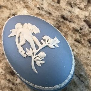 Vintage Wedgewood England Baby Blue Cameo Egg $35 Ex. New Condition
